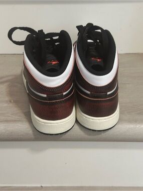 Nike Men's High-Top Sneakers in Black, White and Brownish Red